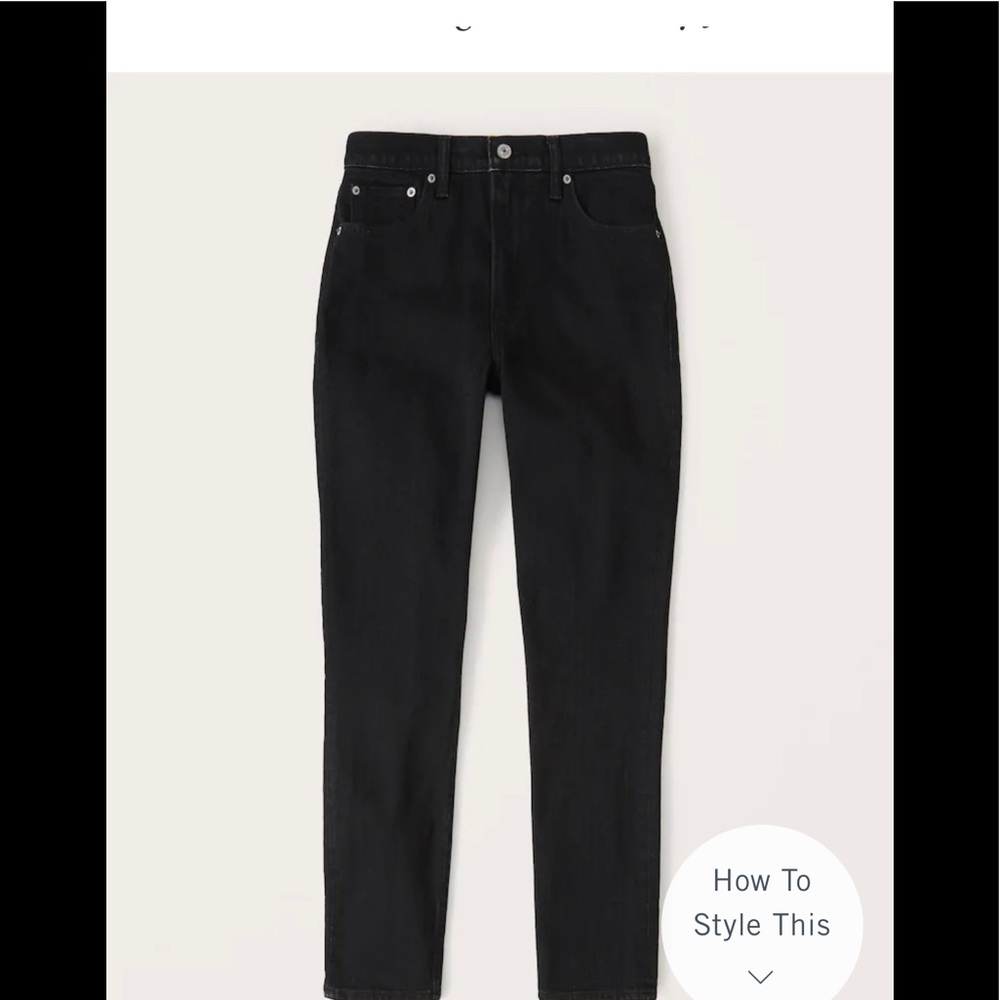NWT Abercrombie High Rise Skinny Jeans
Size 25 short